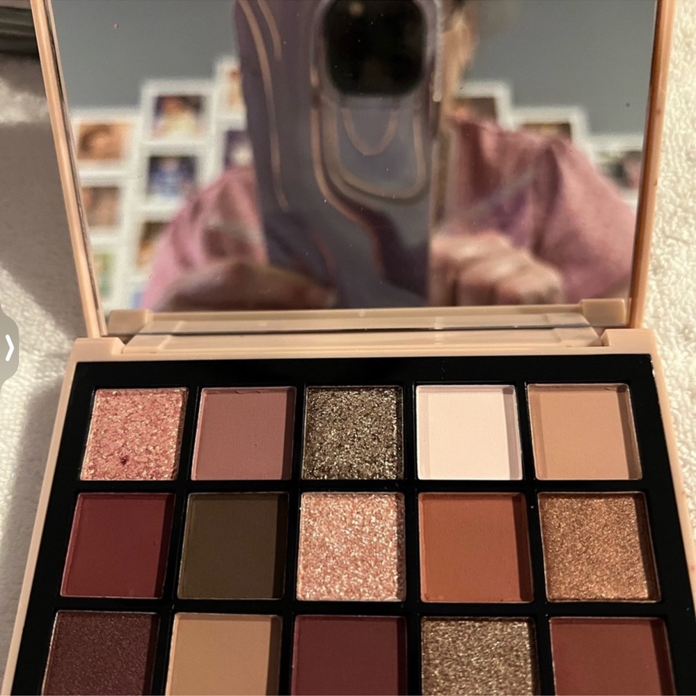 Eyeshadow palette